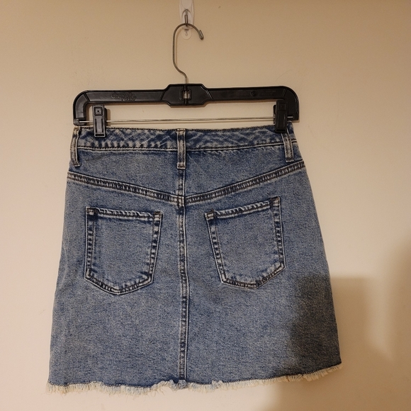 Studded Demin Skirt 💙 - Picture 5 of 7